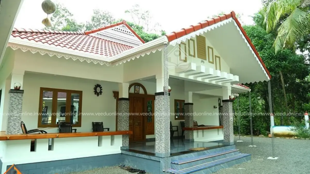 Traditional Kerala house 1570 sq ft with red tiled roof and pillared sit out