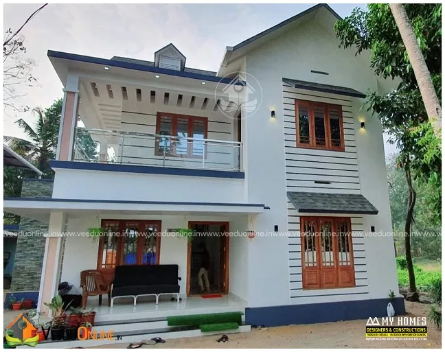 Side view of 4 bedroom house with shingle roof and balcony