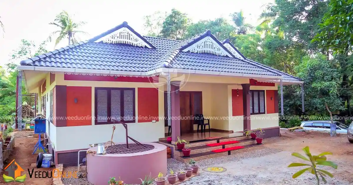 Front view of naalukettu style house with steps and verandah