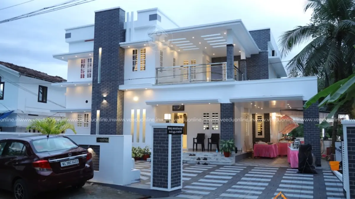 Thodupuzha house design 2560 sq ft modern double floor home at dusk