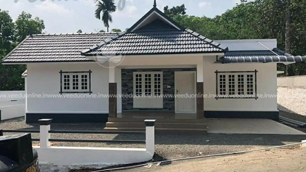Traditional single floor house 1350 sq ft with grey tiled sloping roof
